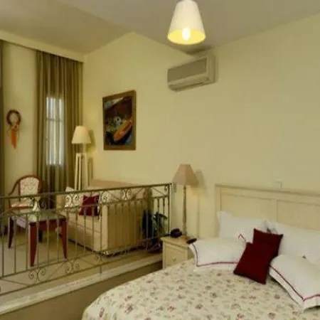 Hotel Omirikon 3*